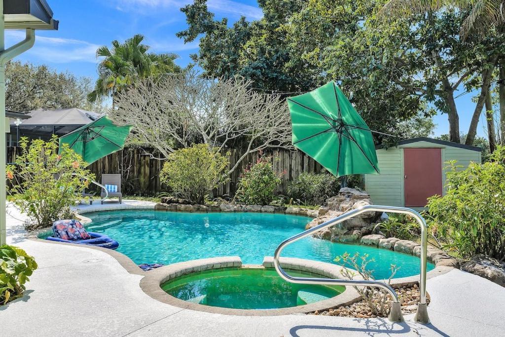Cooper City Pool Heat I Firepit And Bbq I 75"Tv I Foosball I 581Mbps מראה חיצוני תמונה