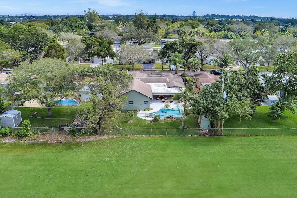 Cooper City Pool Heat I Firepit And Bbq I 75"Tv I Foosball I 581Mbps מראה חיצוני תמונה